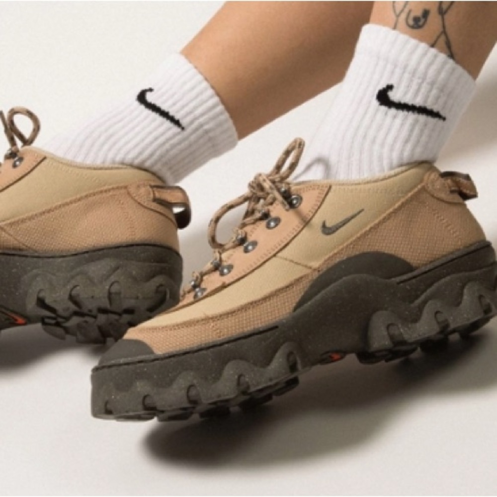 Nike Lahar Low Hemp Grain Smoke